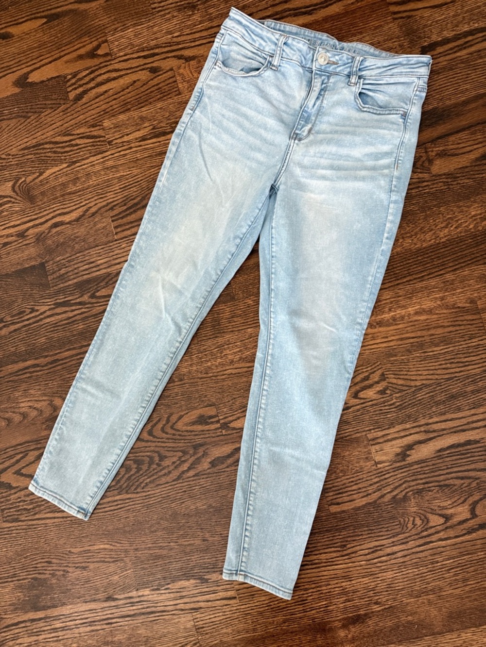 American Eagle Light Wash Women’s Skinny Jeans - Next level Stretch Denim